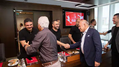 Yalçın, Büyükekşi ile Sıcak Görüntüler Verdi