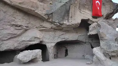 Ani Ören Yeri’nde Birinci Kaya Mescidi Gün Yüzüne Çıkarıldı