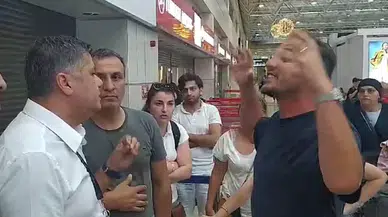 Antalya Havalimanı’nda Yolcular Uçak Seferleri Aksayan Firmanın Ofisini Bastı