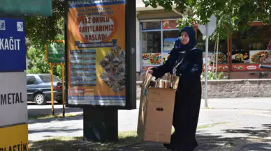 Biriktirdiği Atıklarla Çocukları Sevindiriyor