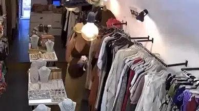 Çeşme’de Hırsızlık Yapan Turist, İş Yeri Sahibine Mail Atıp Özür Diledi... Hırsızlık Anları Kamerada