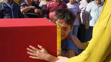 En Sıkıntı Veda: 4 ve 7 Yaşındaki Kardeşler Babalarına Son Kere Dokundu