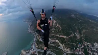 Gökyüzünden Üzerine Paraşütçünün Geldiğini Gören Vatandaşın Paniği Kamerada
