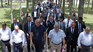 Çorum’dan Bir “Bakan” Geçti
