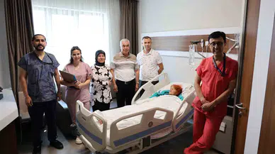 Kahramanmaraş’ta 88 Yaşındaki Bayanın Böbreğinden 4 Santim Taş Çıktı