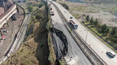 Karayolu Büsbütün Çökünce Demir Yolu da Ulaşıma Kapandı