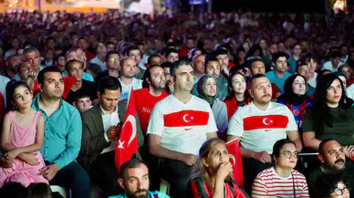 Kartal’da Ulusal Maç Heyecanı Dev Ekranda Yaşandı