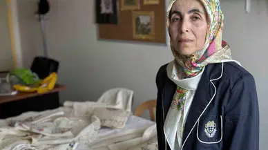 "Kızlar Okumaz" Denildi, Başörtüsü Yasağıyla Savaştı: Azmini İpeğe İşledi