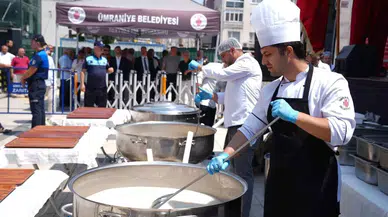 Klâsik Aşure İkramı Binlerce Kişiyi Buluşturdu