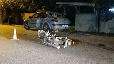Motosiklet ile Araba Çarpıştı: 4 Yaralı