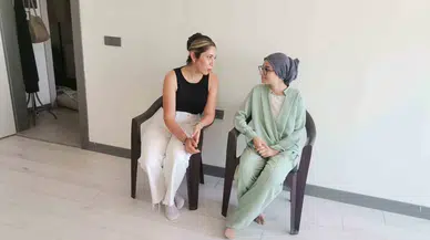 Sarsıntıda Bacağını Kaybeden Genç Kız, Protez Bacakla Hayata Tutundu