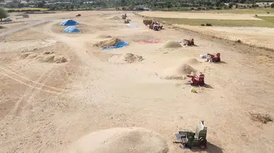 Yozgat’ta Sıcak Havada Çiftçilerin Hasat Mesaisi Sürüyor
