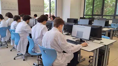 Zeytinburnu’nda Bulunan Büyükyalı Mesleksel ve Teknik Anadolu Lisesi Yeni Eğitim Periyodunda Öğrencilerini Bekliyor