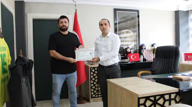 Kaymakam, Polislere Başarı Belgesi Verdi