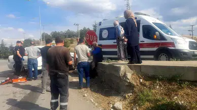 Kazada Yaralananlara Yoldan Geçenler Müdahale Etti