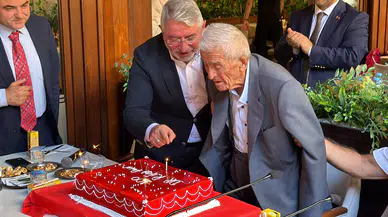 Kentin Efsane Doktoruna Vefa