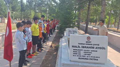 Minik Öğrencilerden Şehitliğe Ziyaret