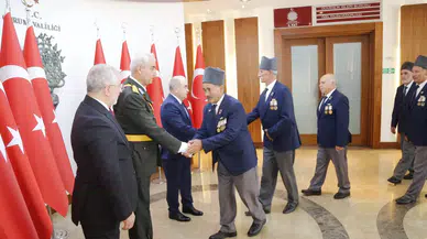 Tebrikleri Kabul Ettiler