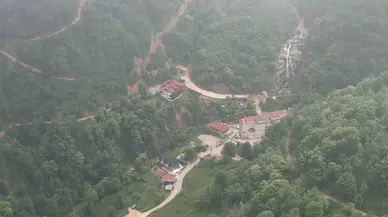 Ağaran Şelalesi Gelen Turistleri Kendine Hayran Bırakıyor