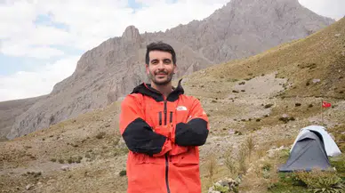 Aladağlar’da 30 Kilogramlık Kamp Yükü ile Solo Tepe Faaliyeti Yaptı