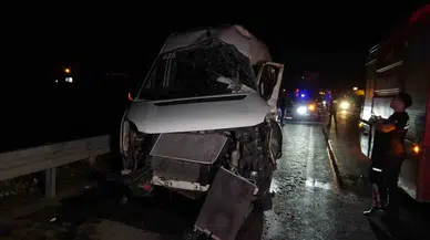 Araç İçerisinde Sıkışan Sürücüyü İtfaiye Takımları Kurtardı