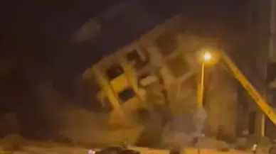 Araçlar Geçerken Yaşanan Yıkım Yürekleri Ağza Getirdi