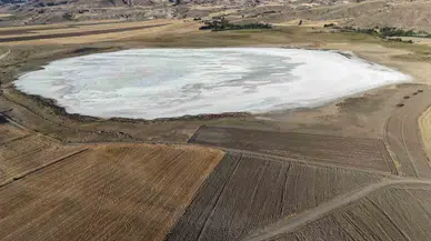 Büsbütün Kurudu, Gölden Geriye Tuz Katmanı Kaldı