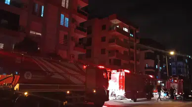 Dairede Çıkan Yangın Apartman Sakinlerini Sokağa Döktü