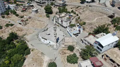 Diyarbakır’da Vatandaşlar Yaklaşık 1375 Yaşındaki Mescitte İbadetlerini Eda Ediyor