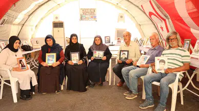 Evlat Nöbetindeki Babadan Oğluna Sitem: “Elindeki Kalemi Aldılar, Kalem Yerine Silah Verdiler. Kime Karşı, Bana Karşı”