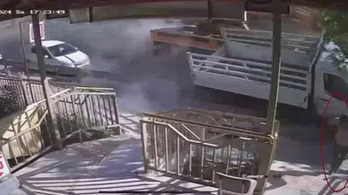 Freni Patlayan Kamyon 6 Aracı Biçti: Kaldırımda Yürüyen Vatandaşın Vefattan Son Anda Kurtulduğu Anlar Kamerada