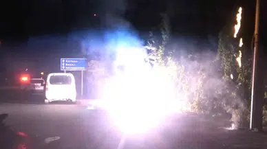 Gecenin Karanlığını Patlayan Elektrik Çizgisi Aydınlattı