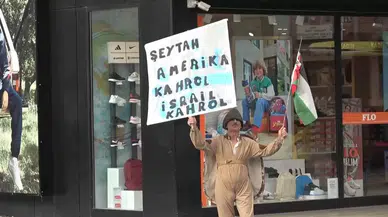 Hayvan Kostümleri Giyerek İsrail’i Protesto Etti