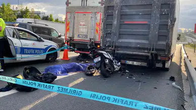 Küçükçekmece Tem Otoyolu’nda Feci Kaza: Emniyet Şeridinde Duran Kamyonete Motosiklet Geriden Çarptı: 1 Meyyit