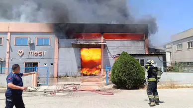 Manisa’da Plastik Fabrikasında Korkutan Yangın
