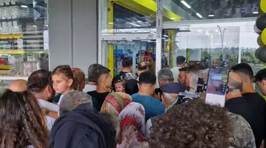 Marketteki İndirim İzdihamı Tekmeli Yumruklu Arbedeye Dönüştü