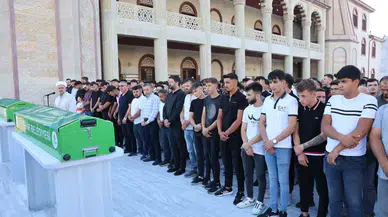 Poz Verdikleri Otomobilde Can Verdiler