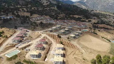 Sarsıntıda Dev Kayaların Yuvarlandığı Köye Sarsıntı Konutları