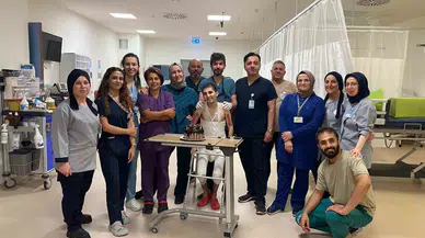 Üniversite Öğrencisine 7 Aydır Tedavi Gördüğü Hastanedeki Sıhhat Çalışmalarından Doğum Günü Sürprizi