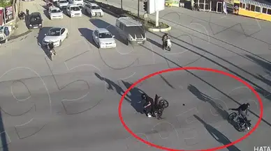 2 Motosiklet Şoförünün Çarpışmayla Savruldukları Anlar Kamerada