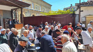 Cami Cemaatine Ahilik Pilavı İkram Edildi