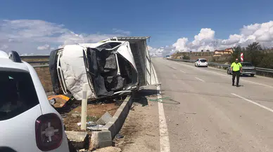 Cip ile Kamyonet Çarpıştı: 4 Yaralı