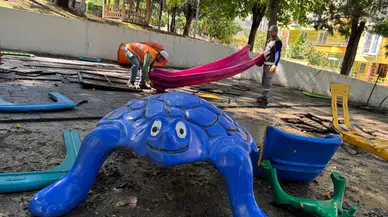 Ekipmanları Eskiyen Parklar Yenileniyor