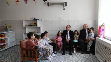 Minikler Boyayarak Öğreniyor