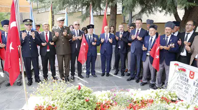 Şehitliğe Duygusal Ziyaret