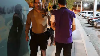 Aksaray’da Bir Farklı Gözaltı: Geri Geri Adımlayarak Götürüldü