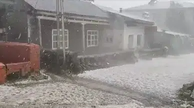 Ardahan’da Dolu Yağışı Sonrası Her Yer Beyaza Büründü