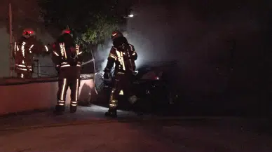 Ataşehir’de Park Halindeki Araba Alev Alev Yandı