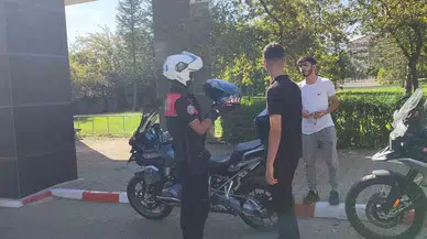 Bingöl’de İmtihan Yerini Karıştıran Yahut Geç Kalan Öğrencileri, Polisler İmtihana Yetiştirdi