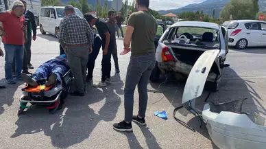 Burdur-Antalya Karayolunda İki Araba Çarpıştı: 4 Yaralı